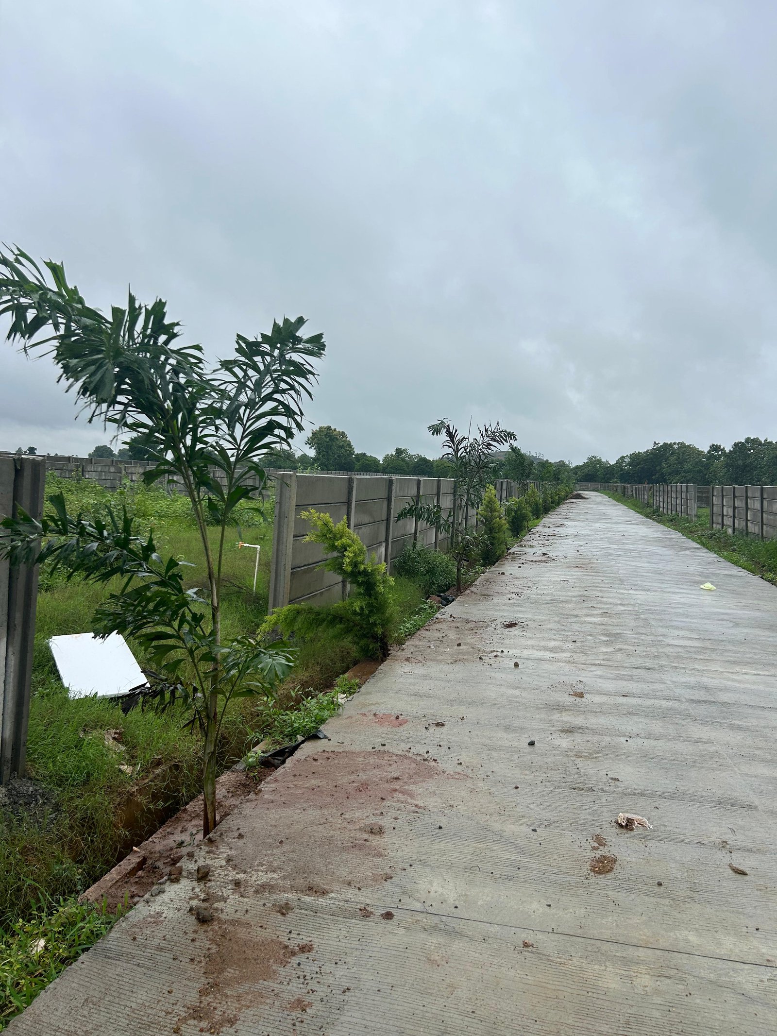 Farming Land for Sale in Hubli-Dharwad, Karnataka - Clear Title Property with Water Access